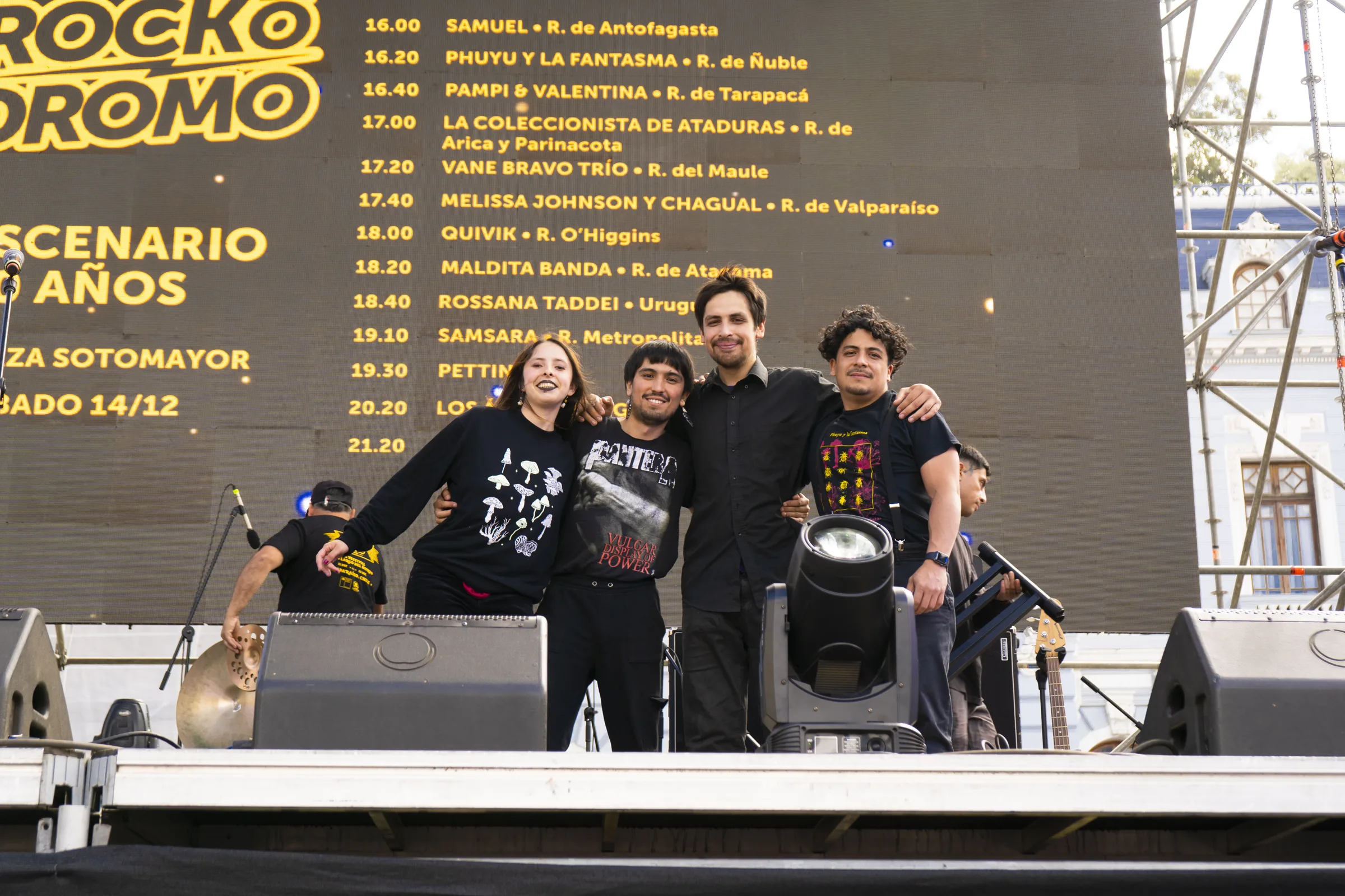 Catalina Parra, Rodrigo Romero, Óscar Hernández e Ignacio Romero juntos en el escenario de Rockódromo 2024